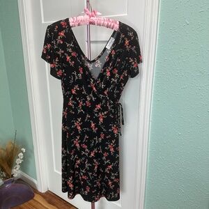 Kaileigh black floral wrap dress sz Small short sleeve, v neck